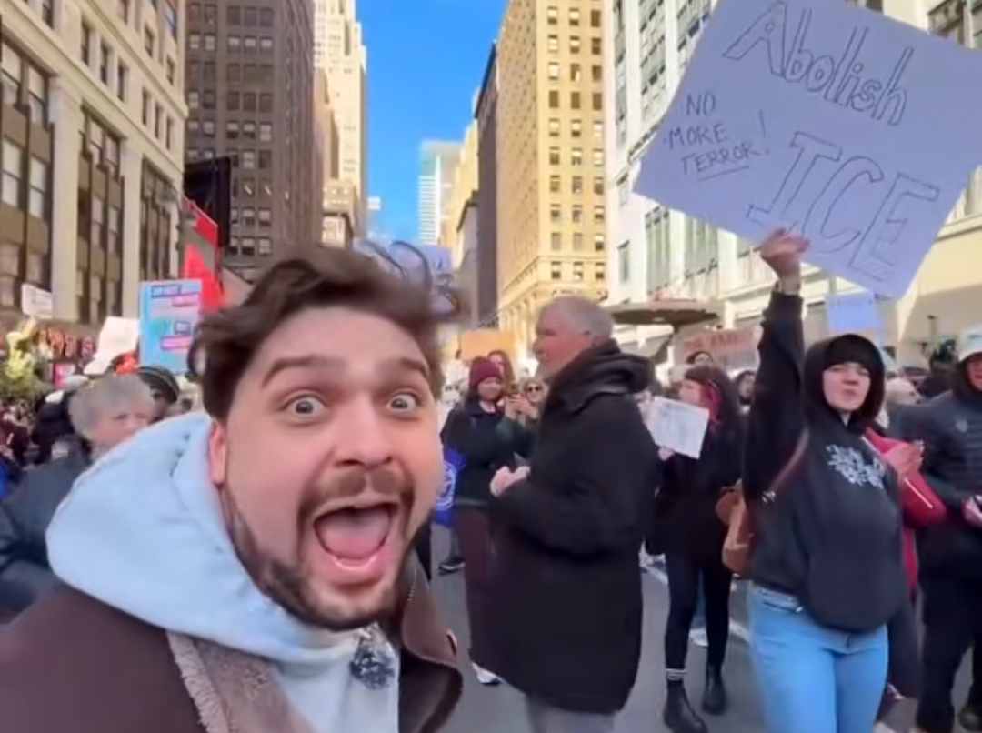 ratusan ribu rakyat Amerika turun kejalan dengan tema, No Kings ", & Menuntut presiden trump mundur, karna dianggap telah menyengsarakan rakyat