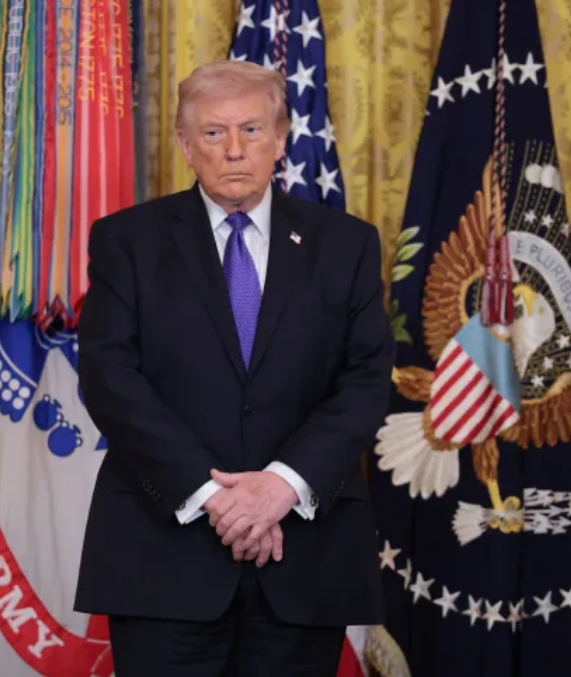 sesumbar ingin mengganti rezim di iran, trump malah mendapatkan gejolak dalam negri, mulai dari demo terbesar sepanjang sejarah Amerika sampai pada pemakzulan dirinya yg kembali mencuat