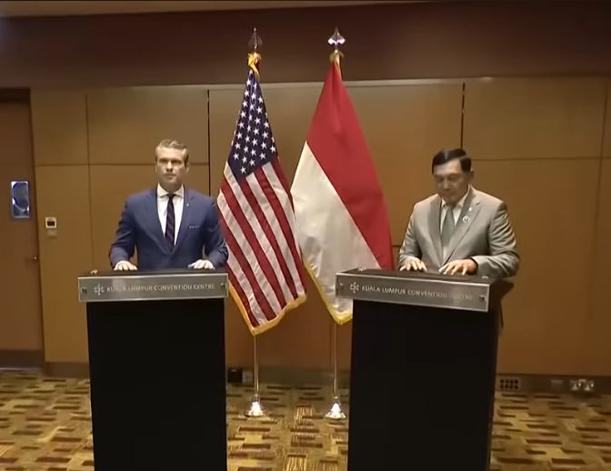 Selat malaka dirong - rong AS Indonesia harus apa??