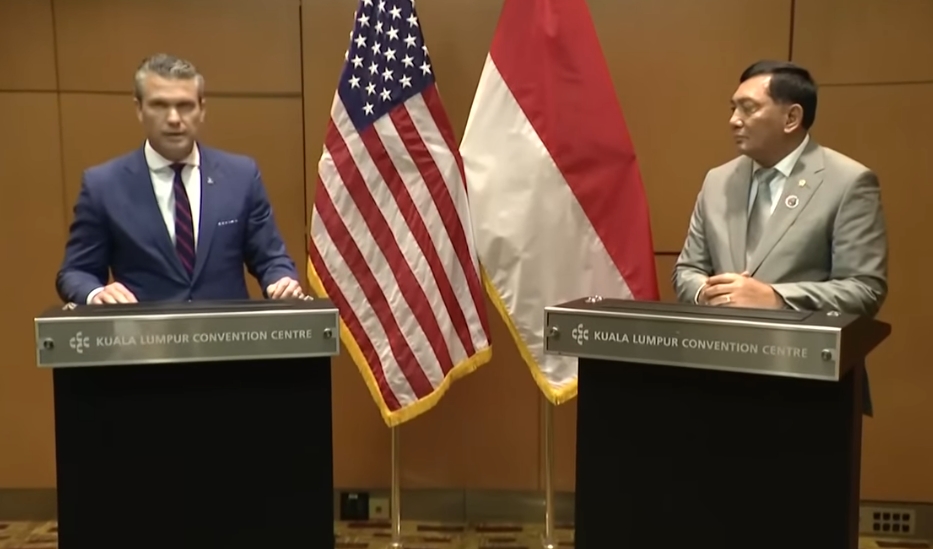 Selat malaka dirong - rong AS Indonesia harus apa??