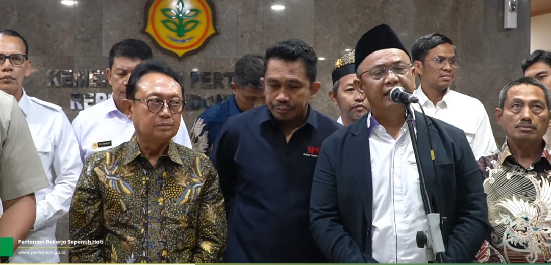 Danantara Sumberdaya Indonesia Sempat Menjadi polemik, hingga membuat TBS Turun drastis, Wamentan Jelaskan kepada Petani dan pengusaha. Harga TBS Kembali Stabil?