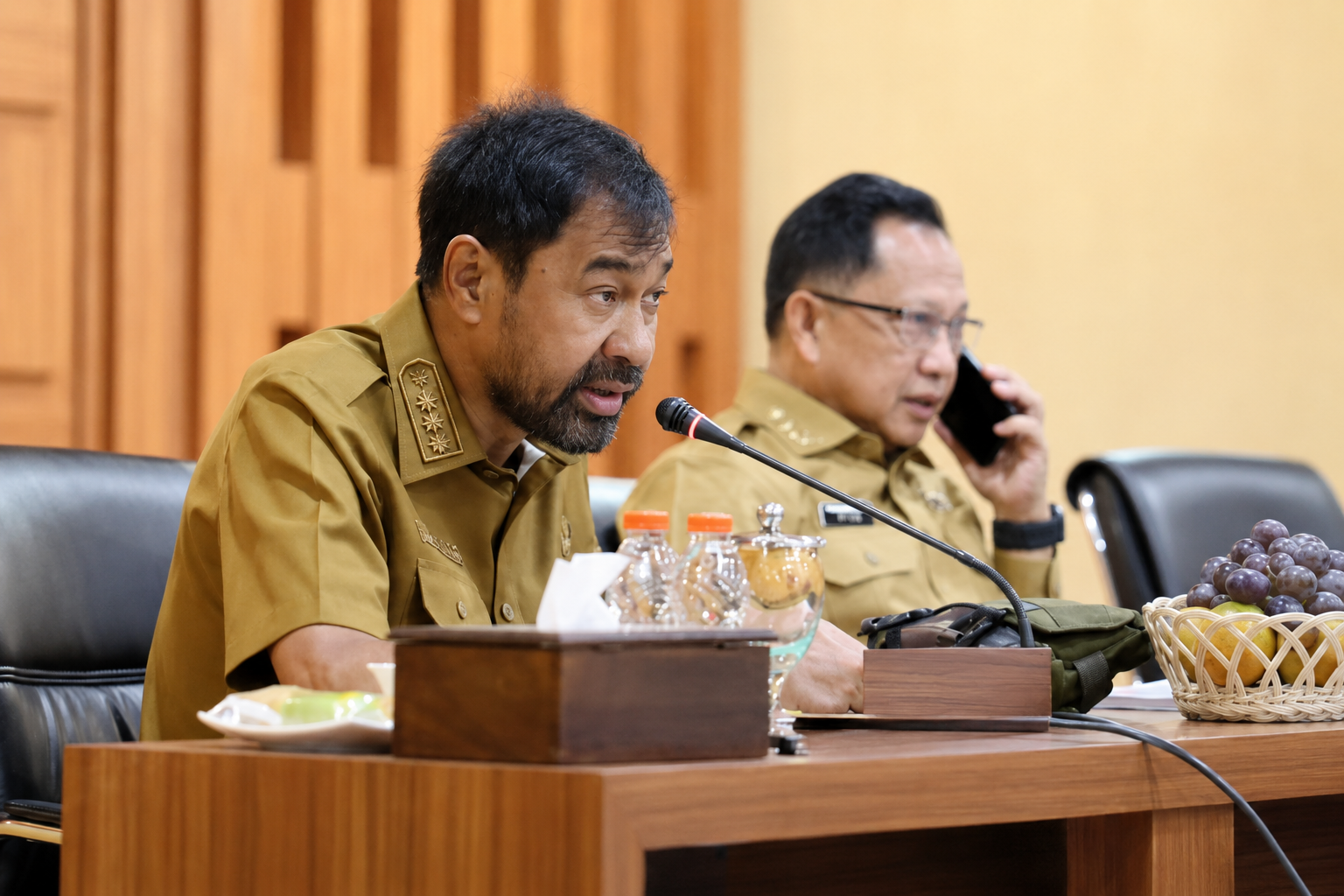 Mualem Hadiri Rapat Koordinasi dan Evaluasi Percepatan Pemulihan Pascabencana Hidrometeorologi
